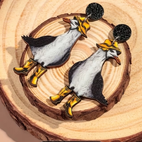 Seagull Bird Earrings - White and Black - Picture 1 of 1